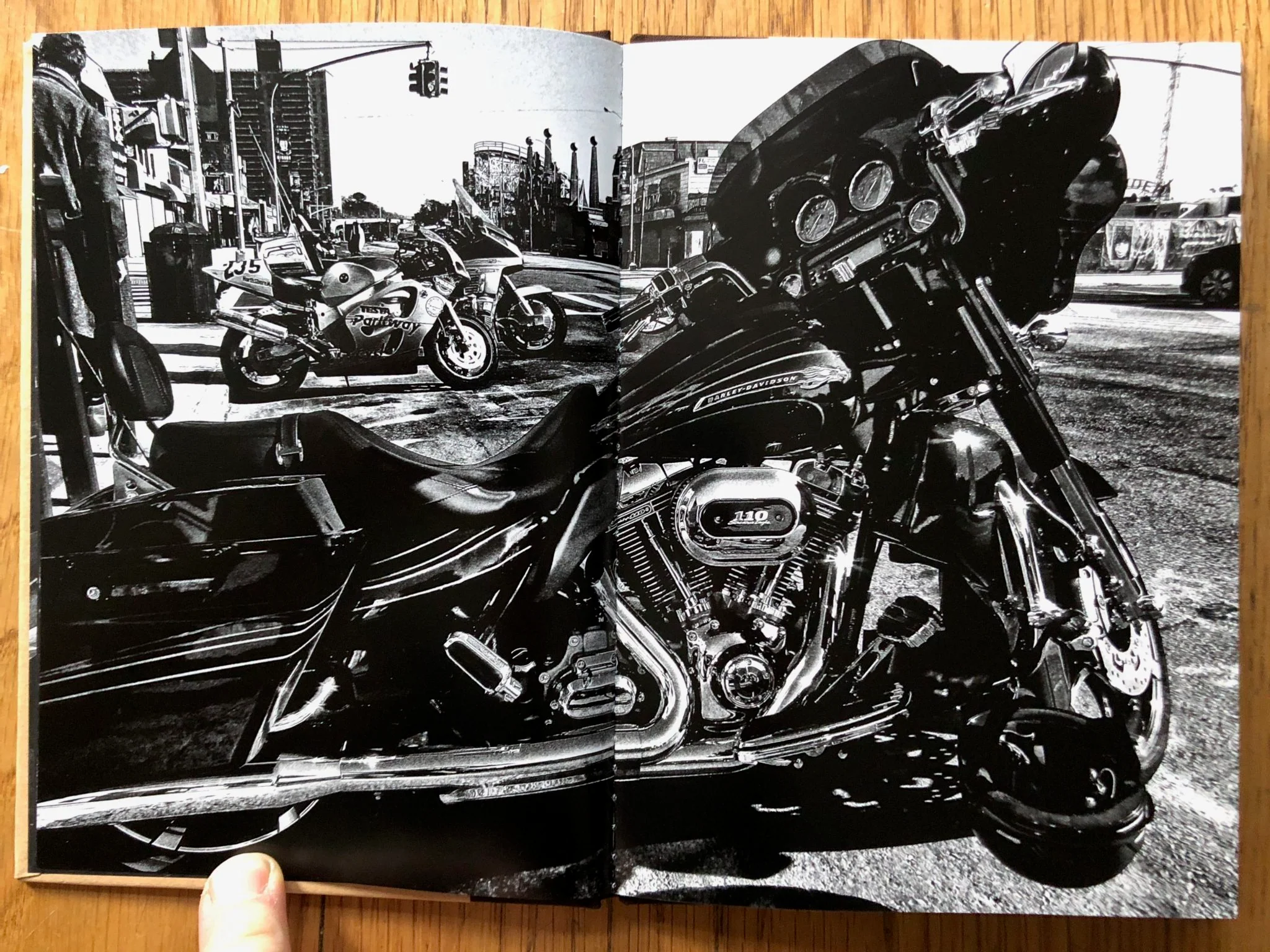 Moto (One Picture Book) - Image 7