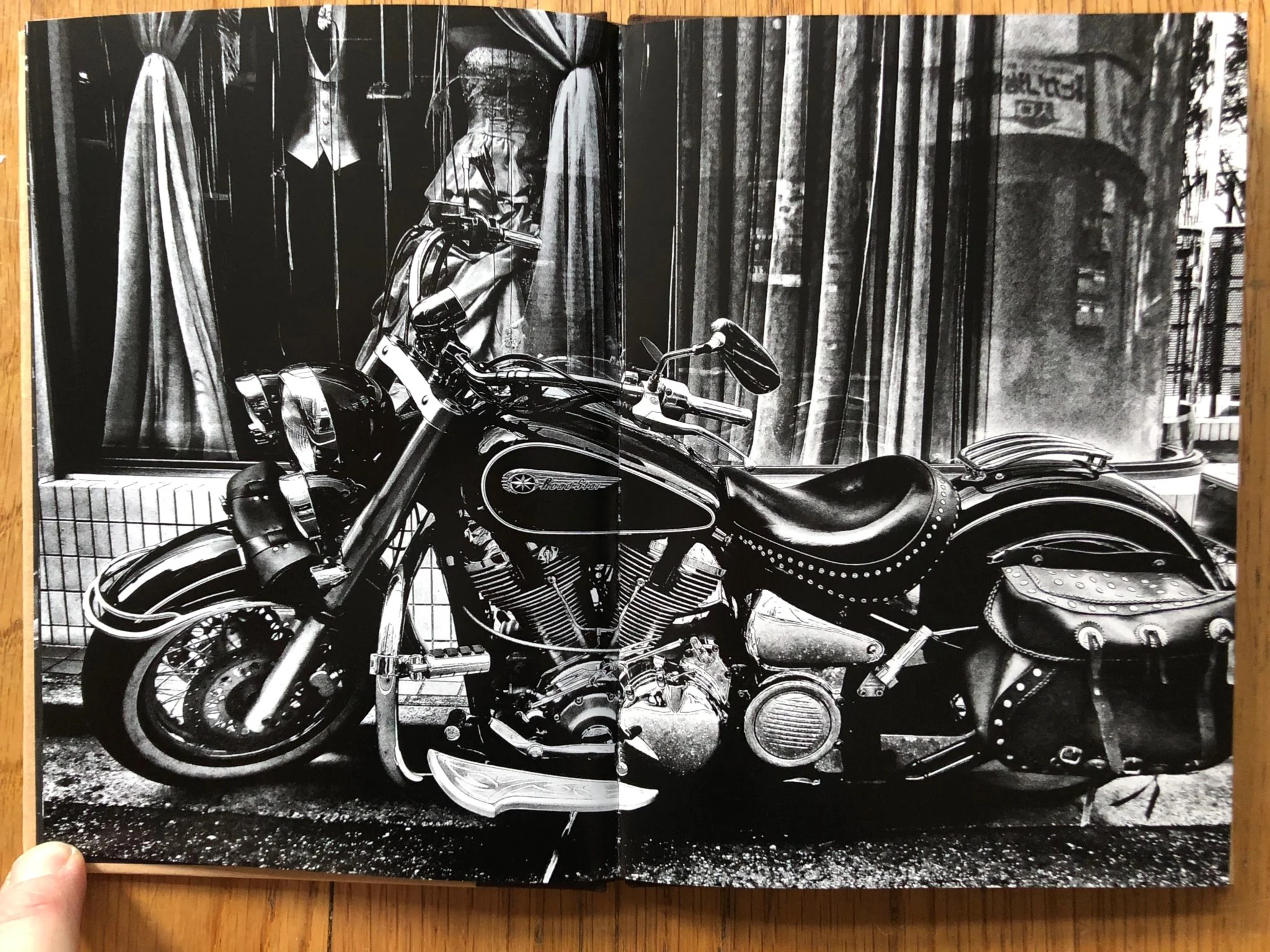 Moto (One Picture Book) - Image 8
